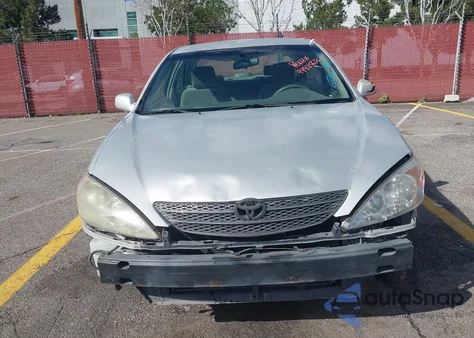 2004 Toyota Camry Le z USA, uszkodzony, nr VIN 4T1BE32K64U804307